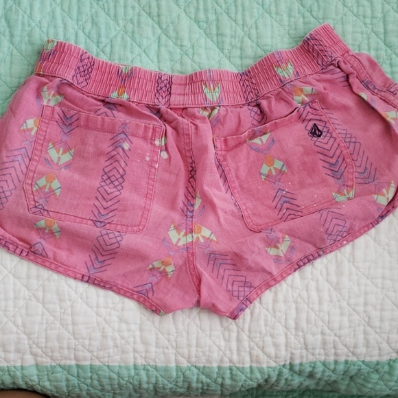 Volcom cottons pink cute shorts - Picture 3 of 4
